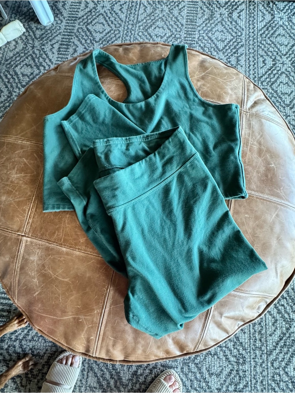 Seamless Scoop Sports Bra Crop Top & leggings in Forest Green - Picture 4 of 4